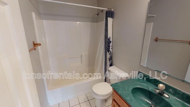 Building Photo - 15 Collenwood Rd