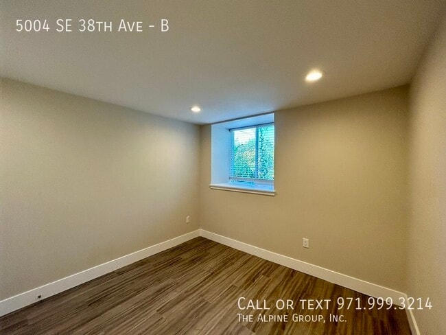 Building Photo - 5004 SE 38th Ave