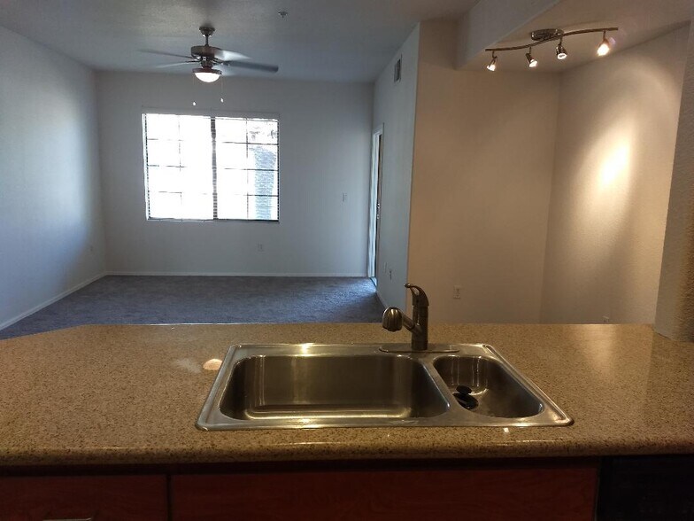 Building Photo - 5302 E Van Buren St