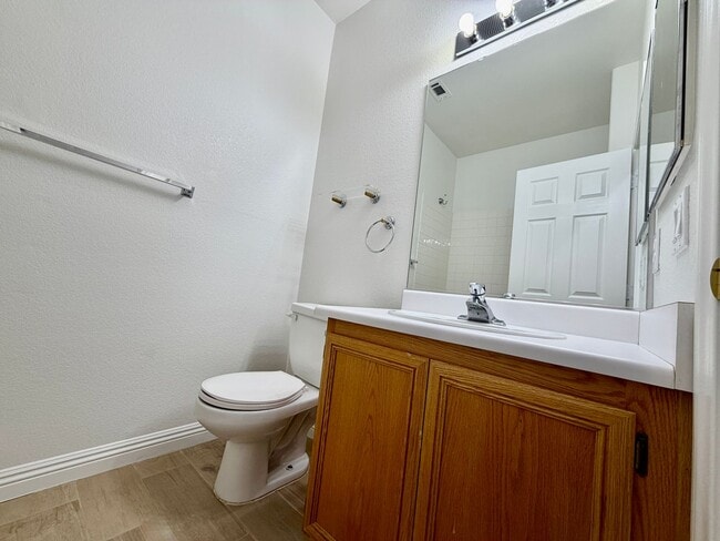 Building Photo - Cute and cozy 2 bedroom 2 bathroom condo