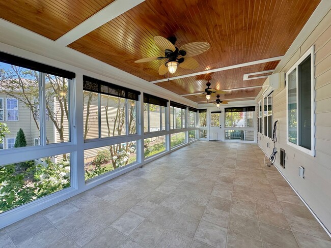 Building Photo - Beautiful Lakefront View!