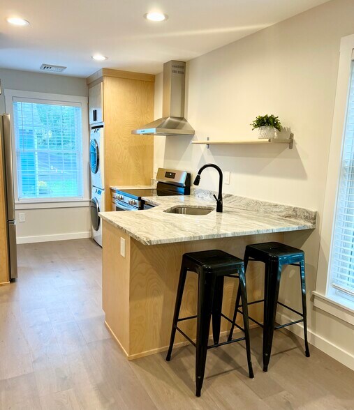 Building Photo - 179 Butternut St