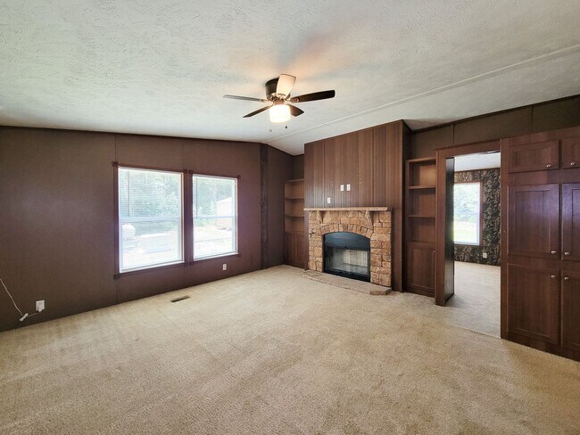 Building Photo - Cozy and Adorable home 4 bedroom 2 bath ho...