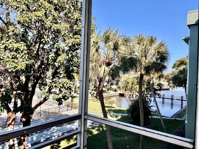 Building Photo - 2761 Taft St