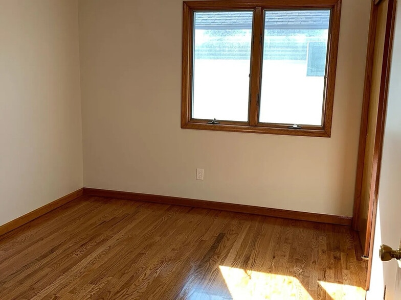 Building Photo - 150 Chestnut St