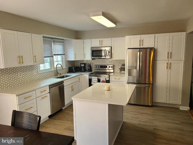 Building Photo - 2130 Colonel Way