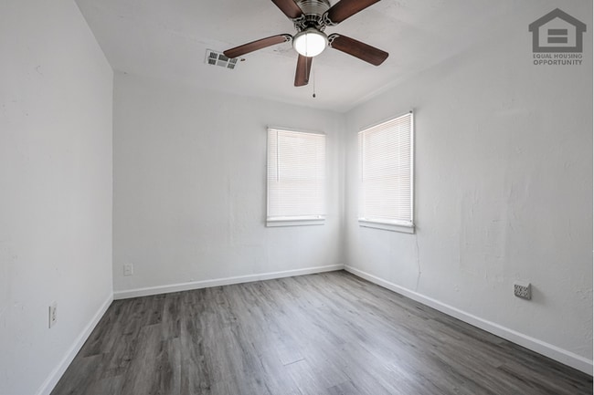 Building Photo - 1Bed/1Bath House at 32nd St/Thomas! Move-In Ready on 08/13/2026! -- NO HOA!