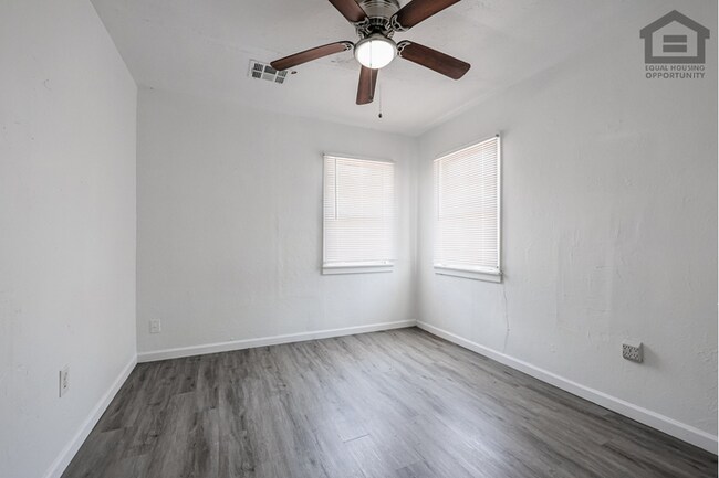 Building Photo - 1Bed/1Bath House at 32nd St/Thomas! Ready for Immediate Move-In! -- NO HOA!