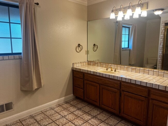 Building Photo - MORGAN HILL Expansive 6 bedroom, 4.5 bathroom home