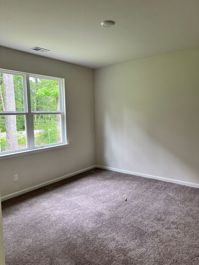 Building Photo - 23 Vineyard Pl