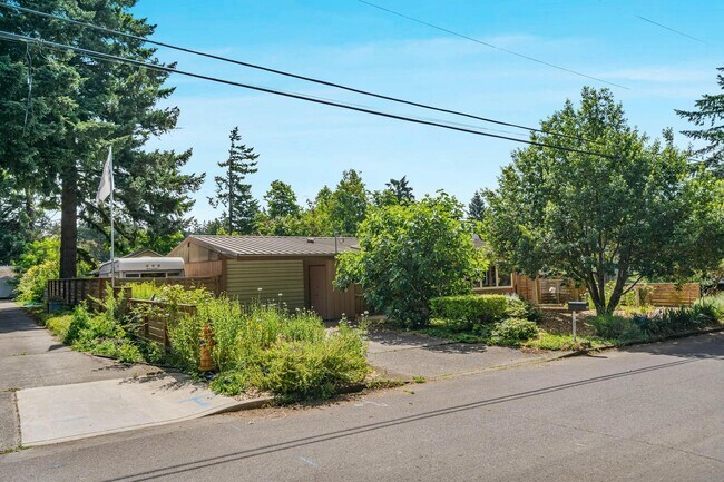 Building Photo - Charming 3-bdrm/2-bath Mid-Century ranch—A...