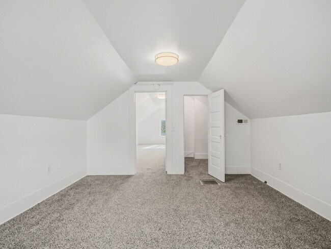 Building Photo - 2418 N Cincinnati St