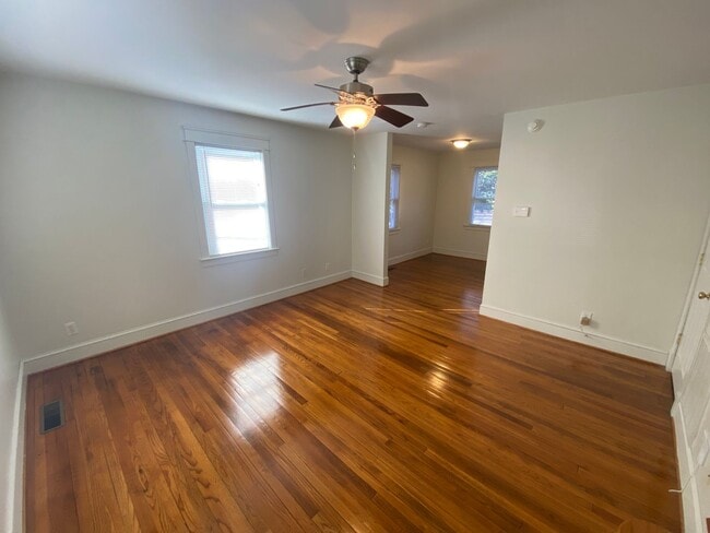 Building Photo - Perfect Floorplan! Walltown Duplex with Fenced Yd