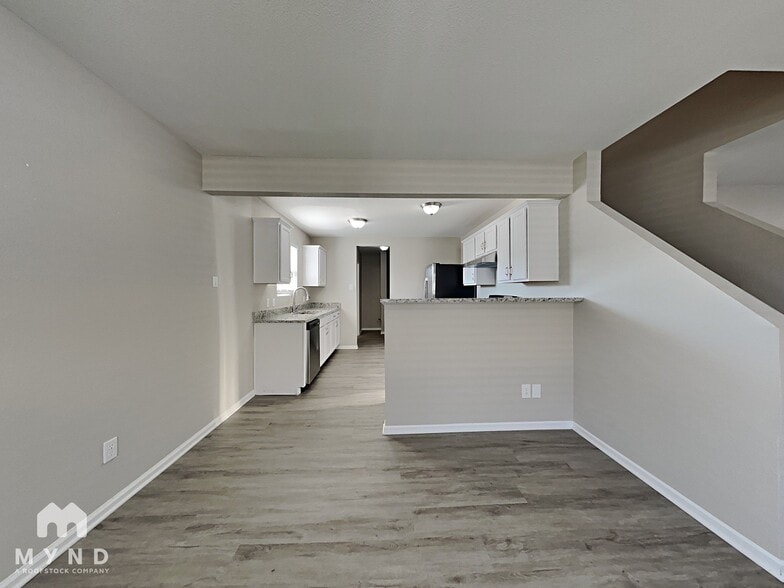 Building Photo - 3117 W Meadowbend Dr