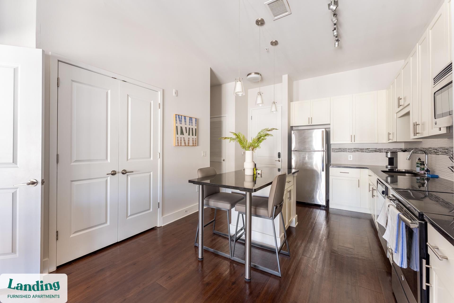 Building Photo - 480 N Orange Ave