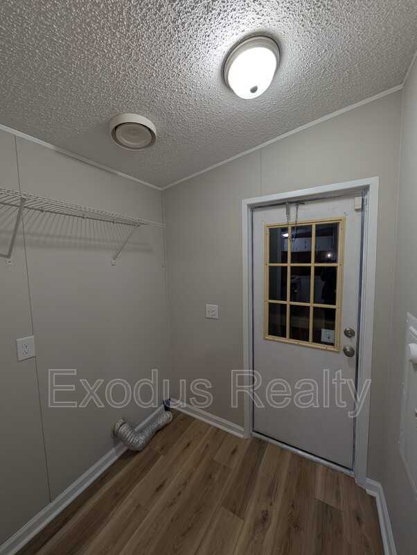 Building Photo - 715 Deer View