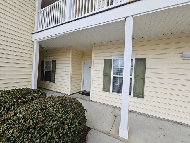 Building Photo - 5840 Longwood Dr