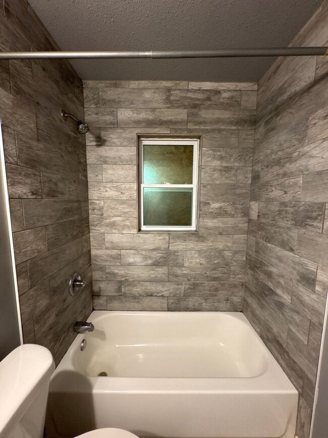 Building Photo - Newly Refreshed 1 bedroom 1 bathroom Duplex - Open To Section 8