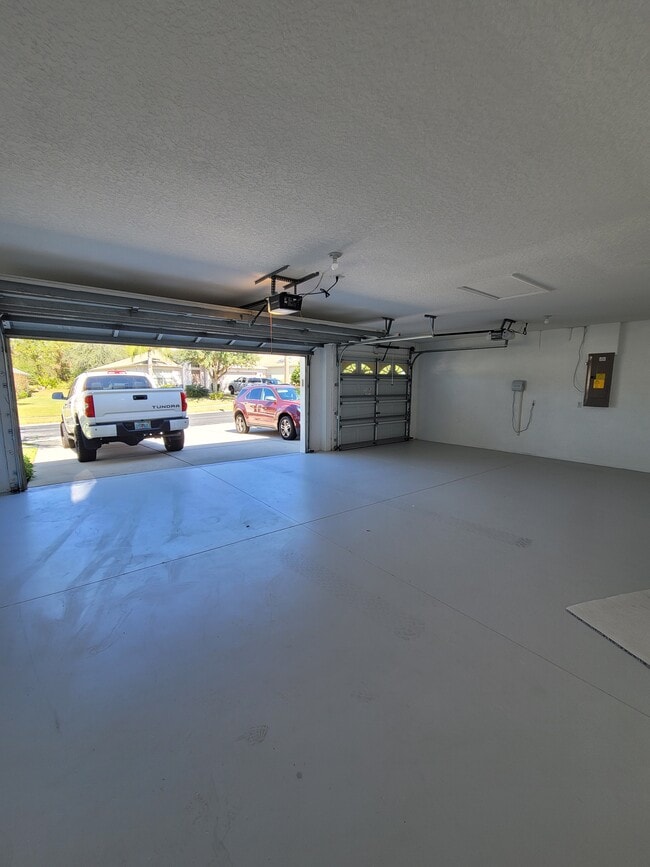 Building Photo - 13276 Bainbridge Way