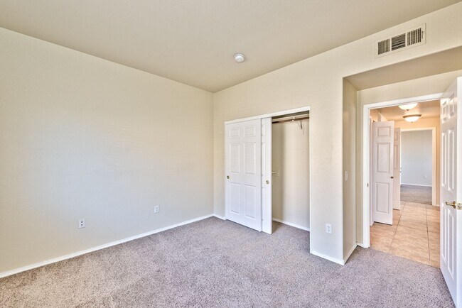 Building Photo - 1050 E Cactus Ave