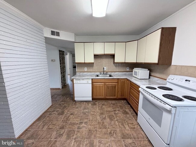 Building Photo - 2207 Luzerne Ave