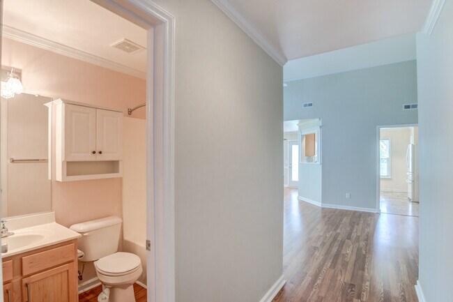 Building Photo - 833 Willow Bay Dr