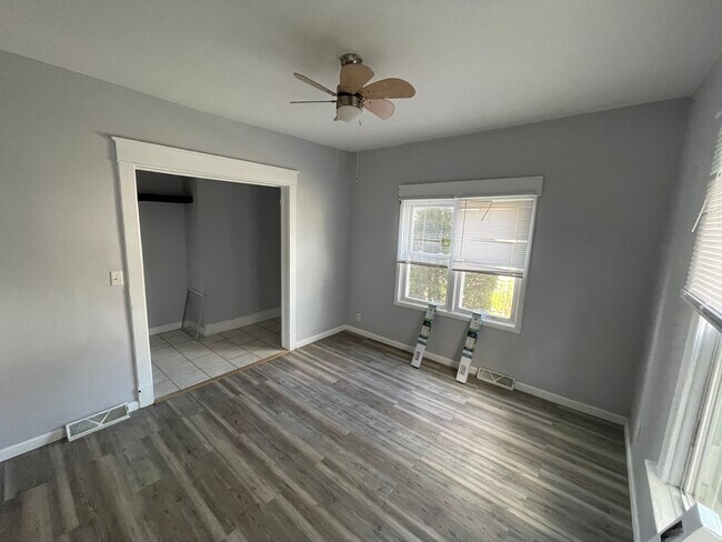 Building Photo - 1917 61st St