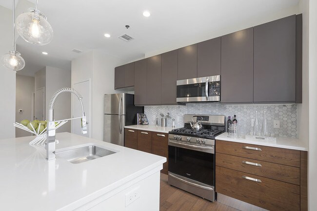 2 Bed/2 Bath with Den - Kislak Building