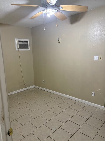Building Photo - 500 N Main Ave