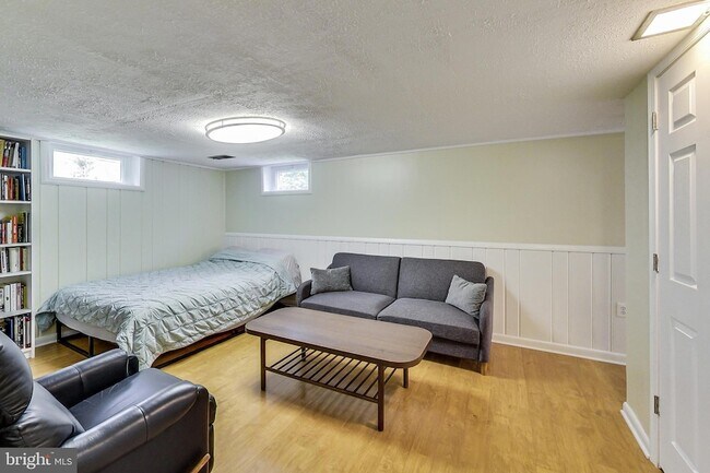 Building Photo - 4715 Oxbow Rd