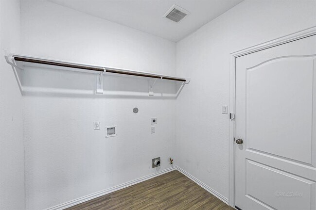 Building Photo - 31319 Whitfield Ct