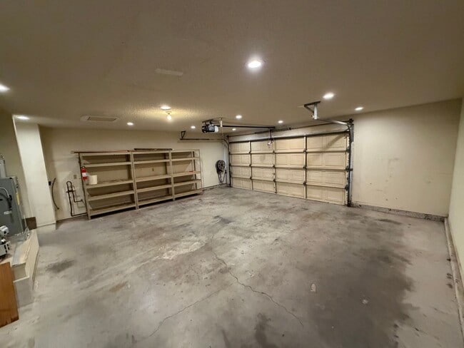 Building Photo - 818 Harrison Dr
