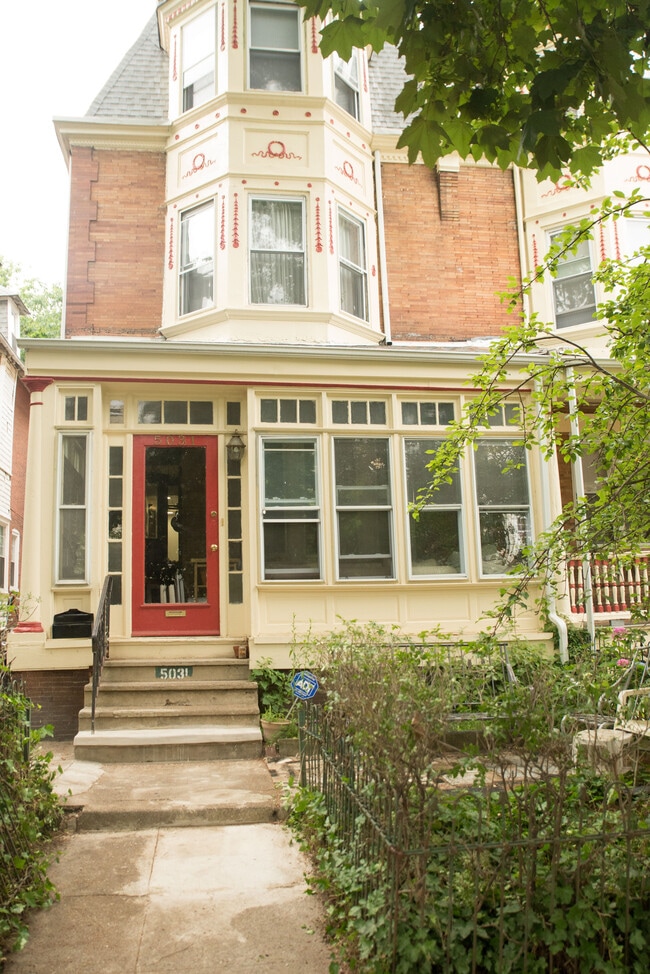 Building Photo - 5031 Cedar Ave