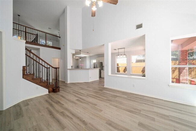 Building Photo - 2111 Scenic Hollow Ct