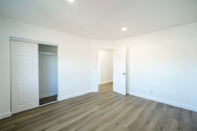 Building Photo - Dracaea Avenue