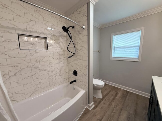 Building Photo - 205 Robert E Lee St