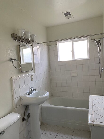 Building Photo - 400 Jefferson St