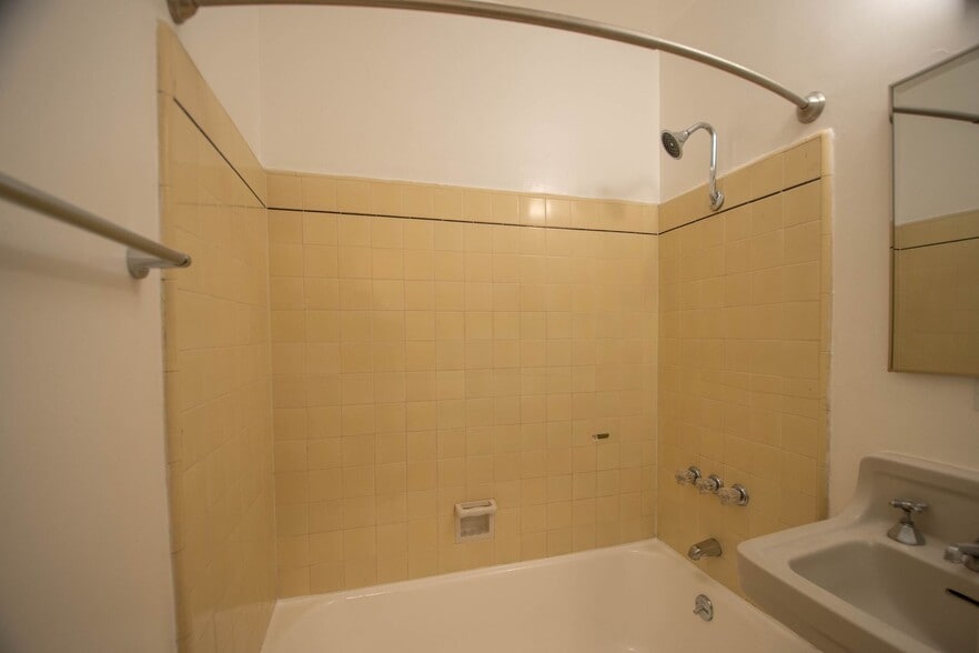 Building Photo - 14437 Dickens St