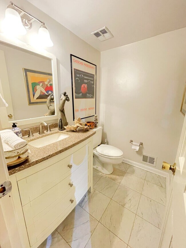 Building Photo - 13209 Lantern Hollow Dr