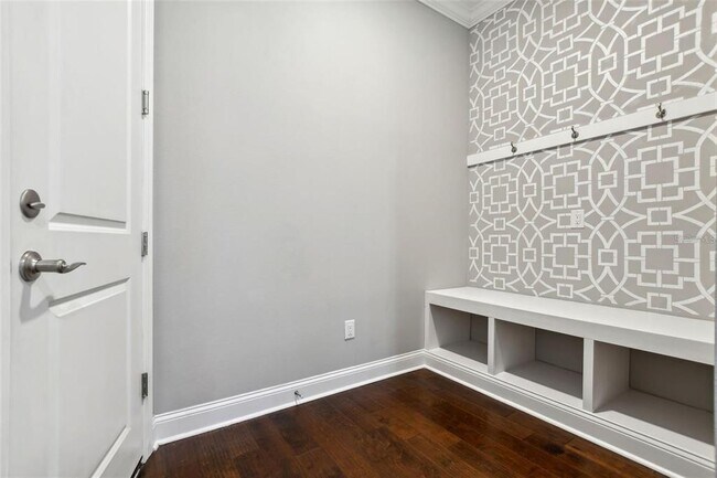 Building Photo - 403 S Melville Ave