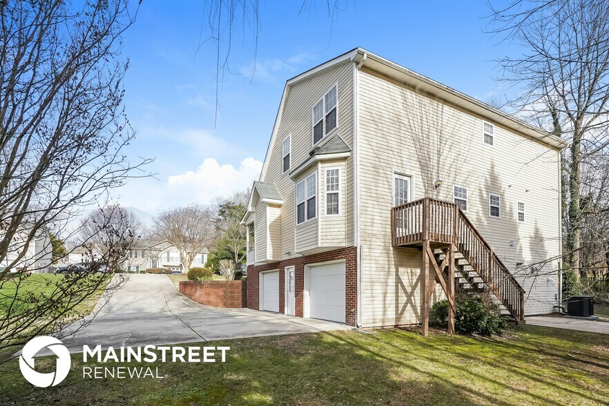 Building Photo - 6105 Buckhorn Rd