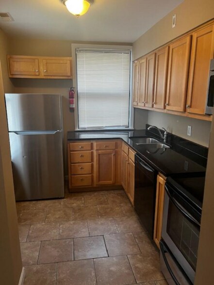 Building Photo - 225 Emming St