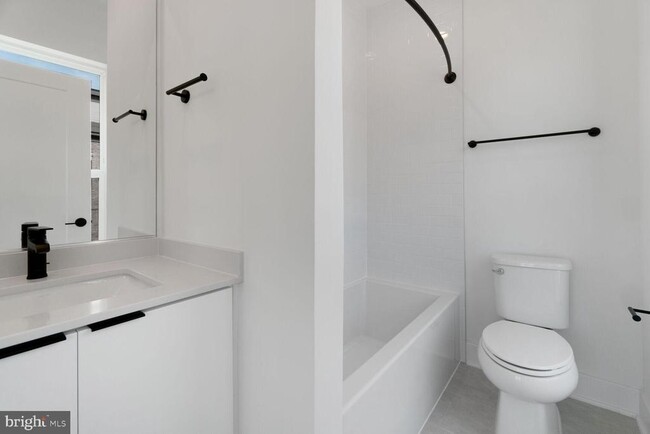 Building Photo - 5353 ZENITH OVLK