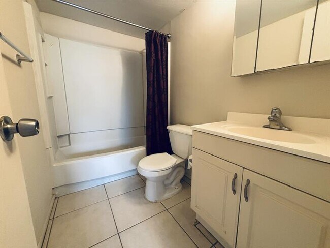 Building Photo - 2401 Riverside Dr