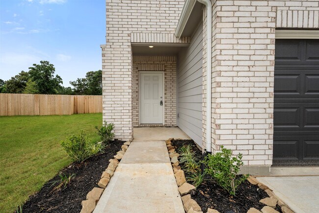 Building Photo - 15347 Abella Dr