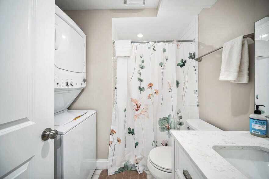 Building Photo - 169 Endicott St