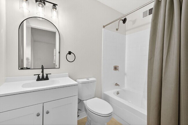 Building Photo - Move-In Ready 2BR Condo | Pool Access & Water Included