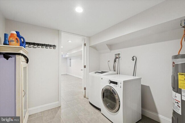 Building Photo - 2527 Ingersoll St