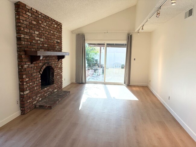 Building Photo - Welcome Home to a Desirable Whittier Community - Spacious 3-Bed, 2-Bath Townhome