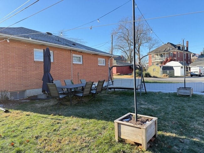 Building Photo - Charming 2 Bedroom Home in Prime Lititz Location - Attached Garage & Large Unfinished Basement